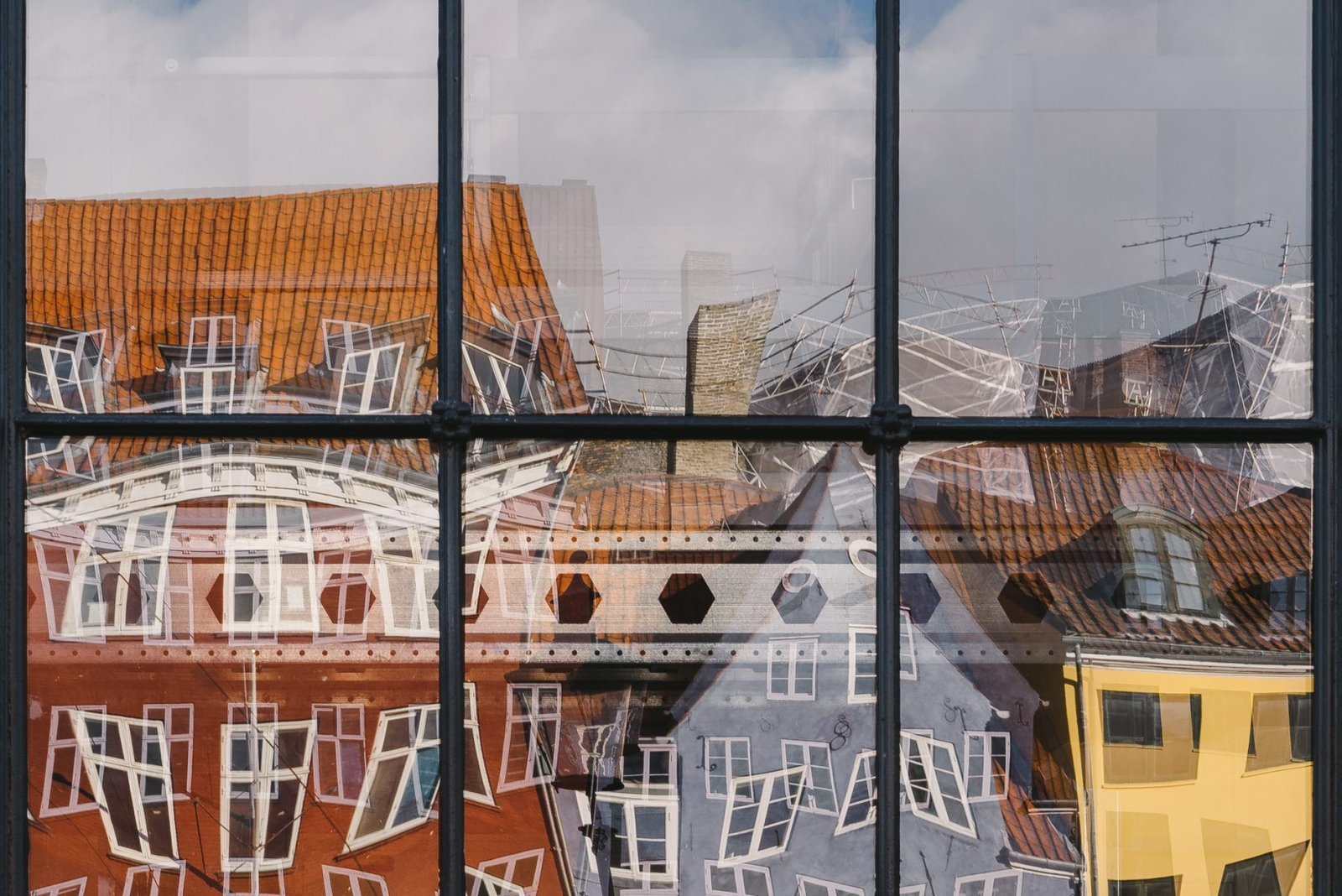 Reflections in Nyhavn. Photograph by Ivo Dukić.