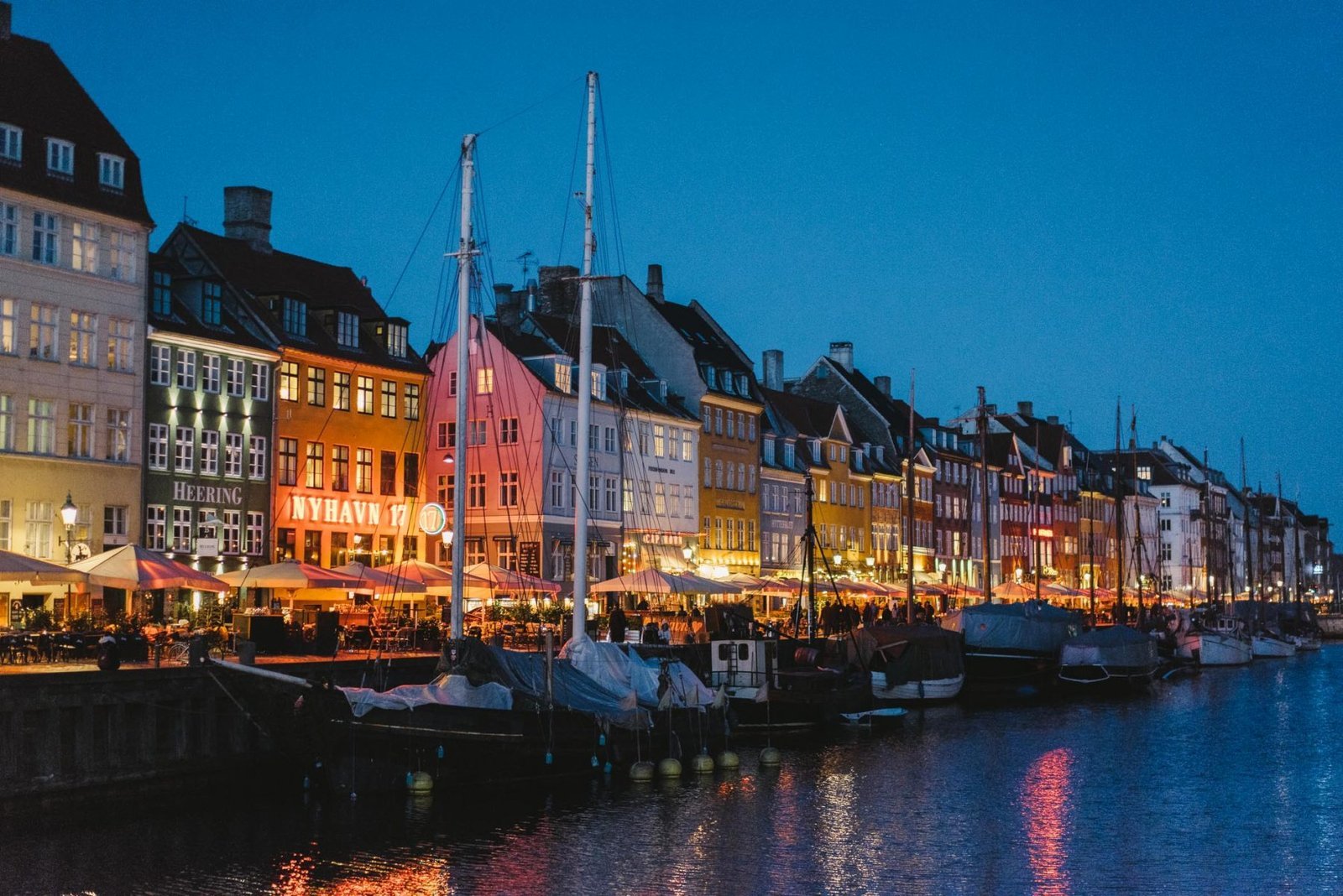 Blue hour, Nyhavn. Photograph by Ivo Dukić.