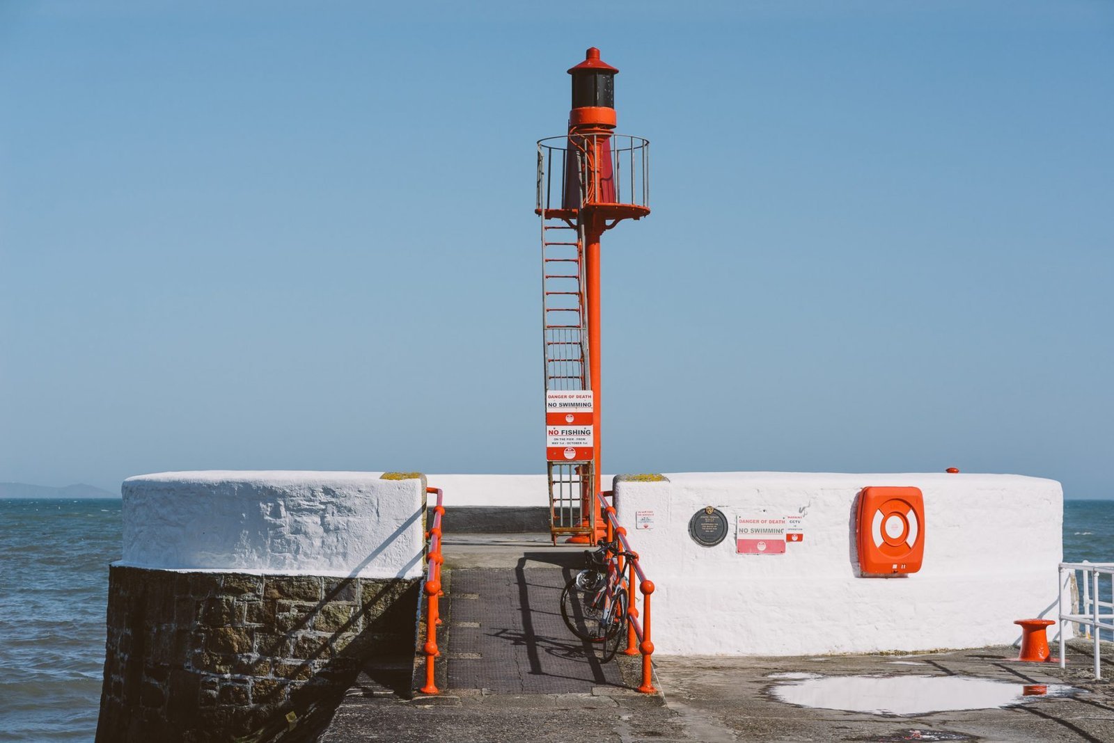 The pier light, Looe. Photograph by Ivo Dukić.