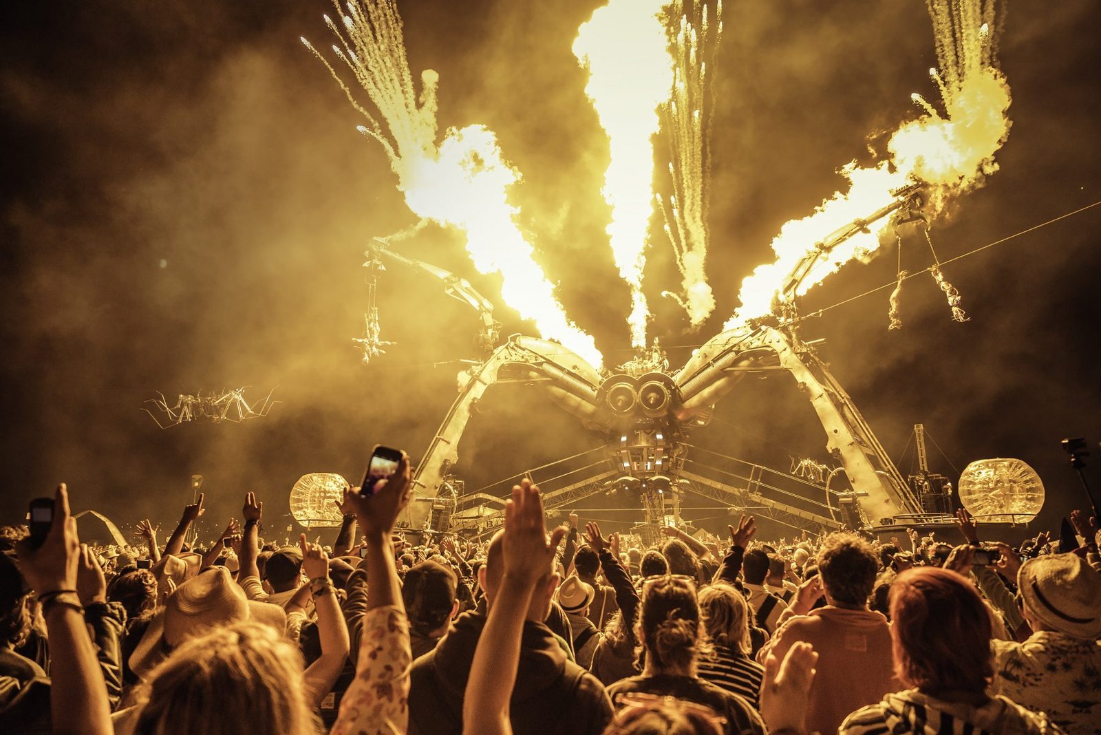 Arcadia Smoke and Fire, Glastonbury 2015, Heat and Dance. Worthy Farm, England. Photograph by Ivo Dukić.