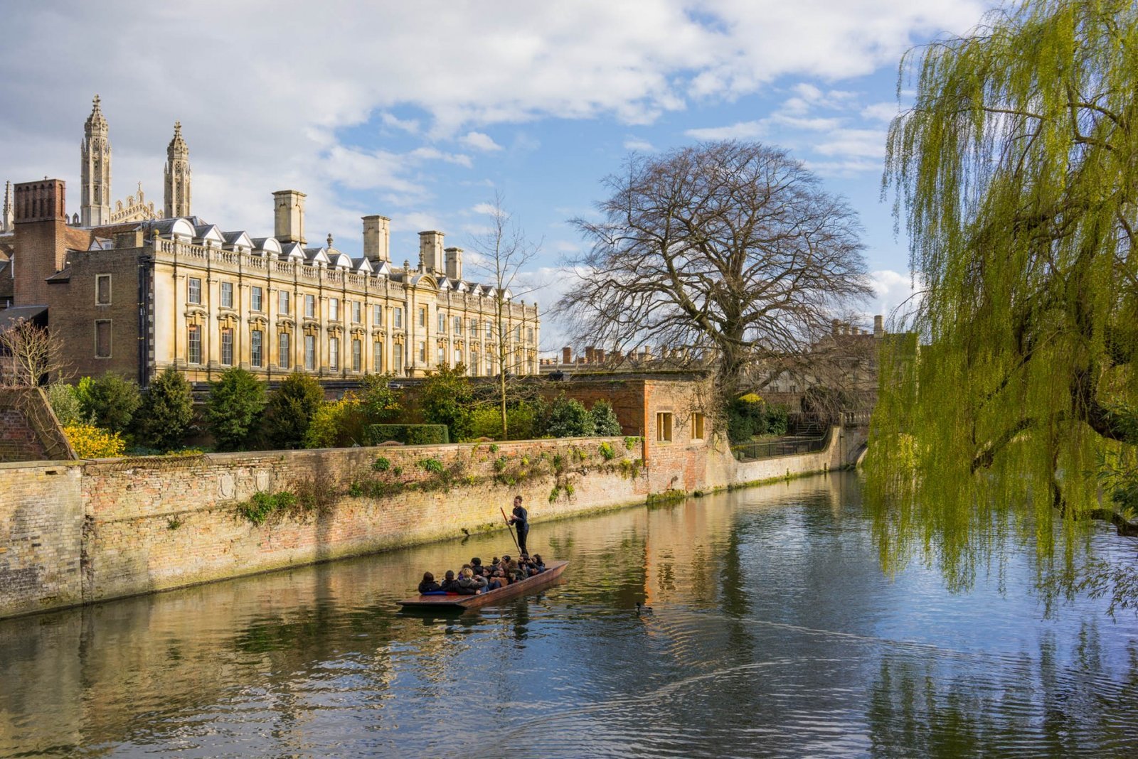 Punting on the Cam — Cambridge, England. Photograph by Ivo Dukić.